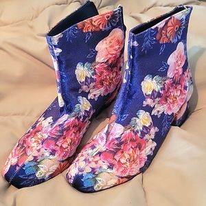 Betsey Johnson suede boots